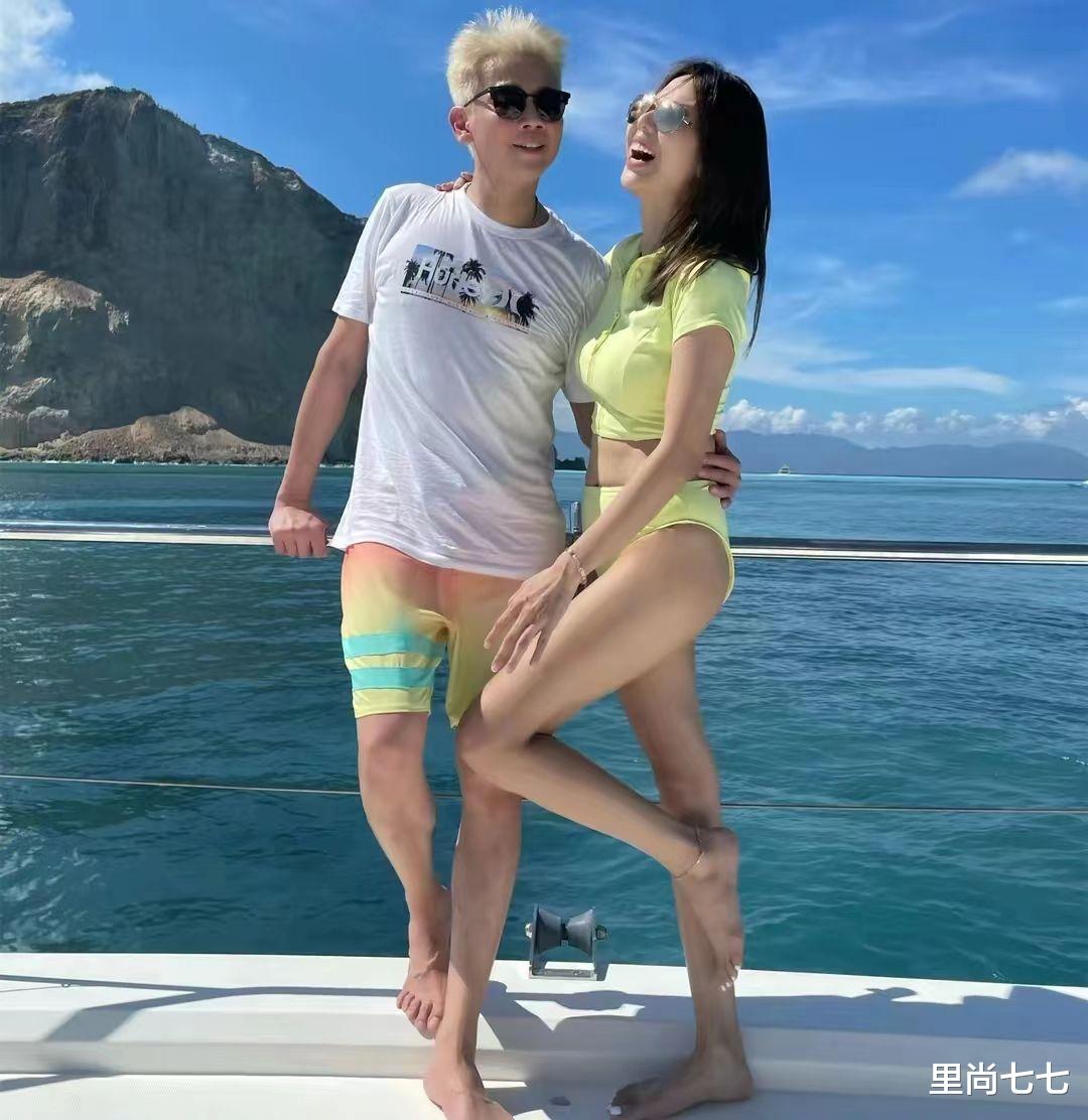 陶喆|陶喆一家出海游玩,娇妻秀身材肚皮却松垮,儿子和他共用一张脸