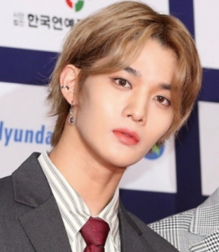 明星|2个月内数十位明星感染新冠，日韩艺人居多