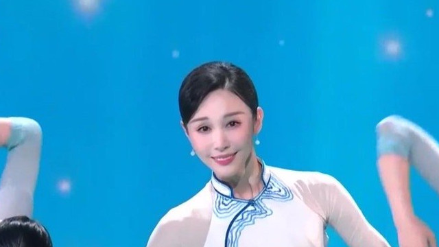 春晚|朱洁静不愧是首席，碇步桥暂居口碑第一，纤腰腹肌太抢镜