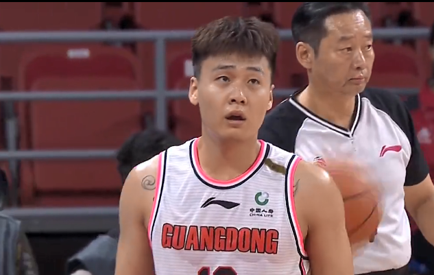 浙江男篮|杜锋用7人轮转扛住了！3人63分拒绝大逆转，17比0打崩浙江进4强