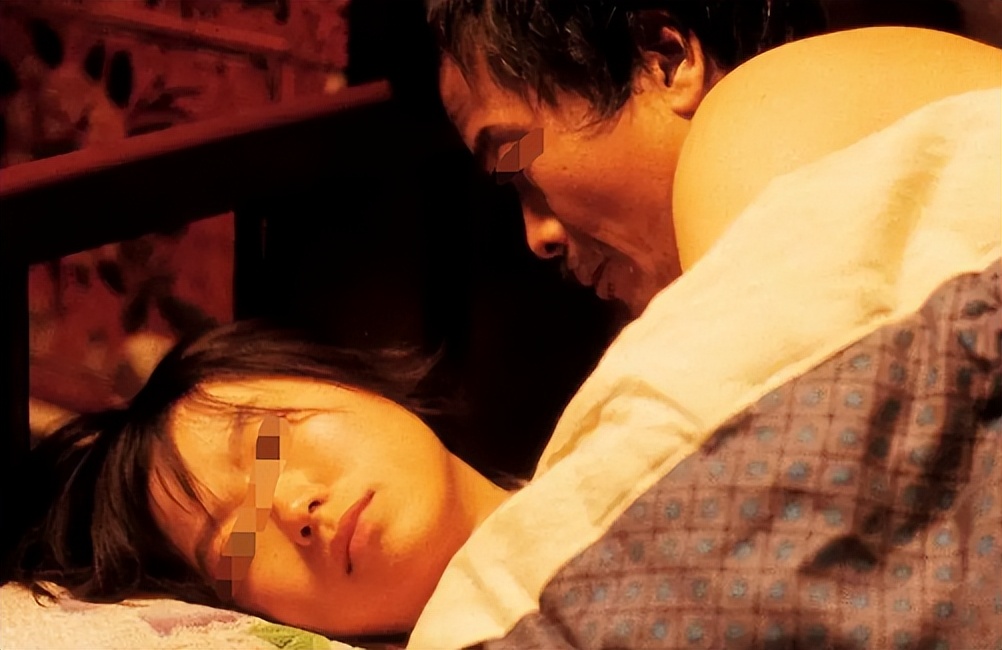 2009年,湖北一男子惦记女邻居,在家中发生关系,因怀孕引发血案