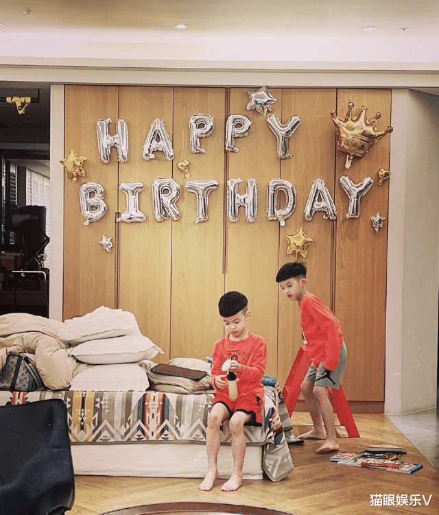 陈建州|范玮琪为双胞胎庆生，儿子一个像妈一个像陈建州，已初显长腿基因