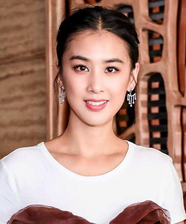 发型 40岁以后，不要老是留长发，烫卷发，这些发型让你的气质更显青春