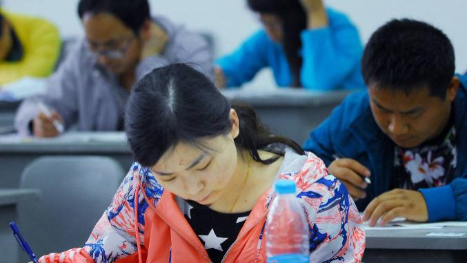 政审|学生考公政审被淘汰，大伯悔不当初，长辈犯错年轻人却要为此买单
