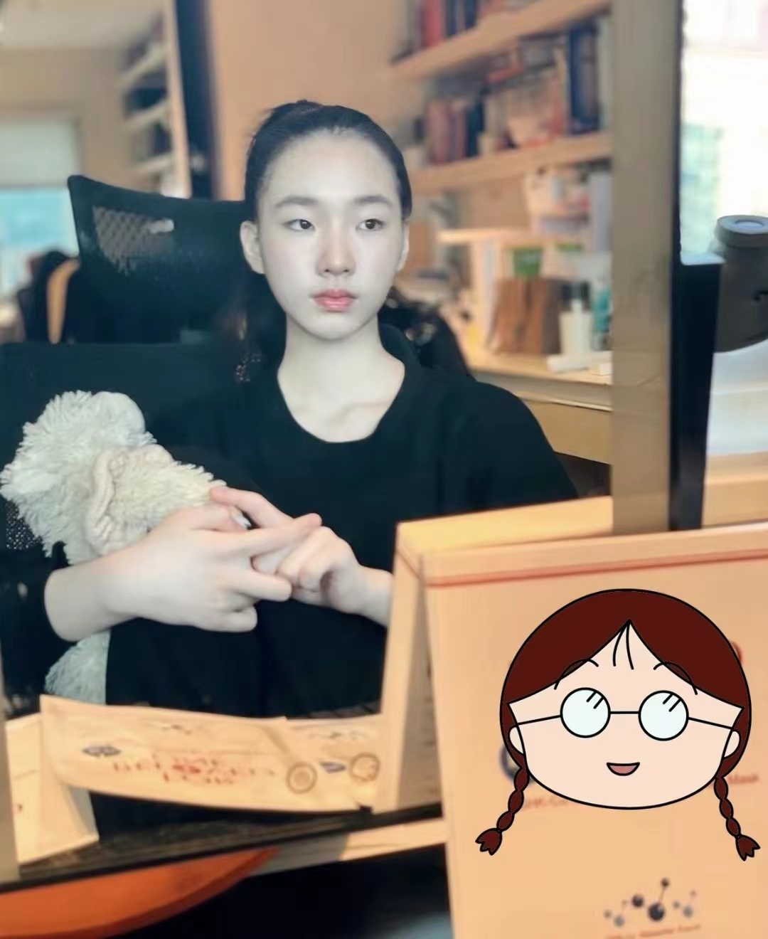 小S|小S女儿也来蹭热度!晒自拍文静模样不随妈,高级厌世脸像金高银