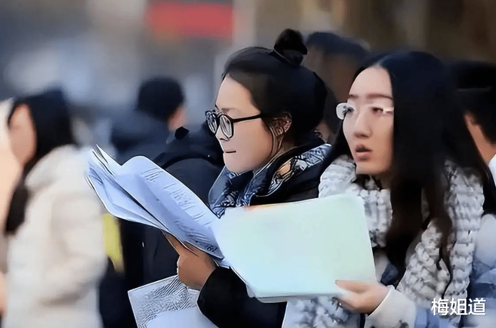 大学生|大学生看过来，这类公务员岗位适合女生报考，待遇可观且工作轻松
