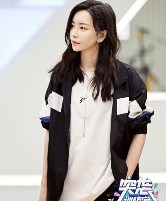 于文文|于文文成团夜拿下前3!《野蔷薇》虽迟但到的奖,终于还她一个第一