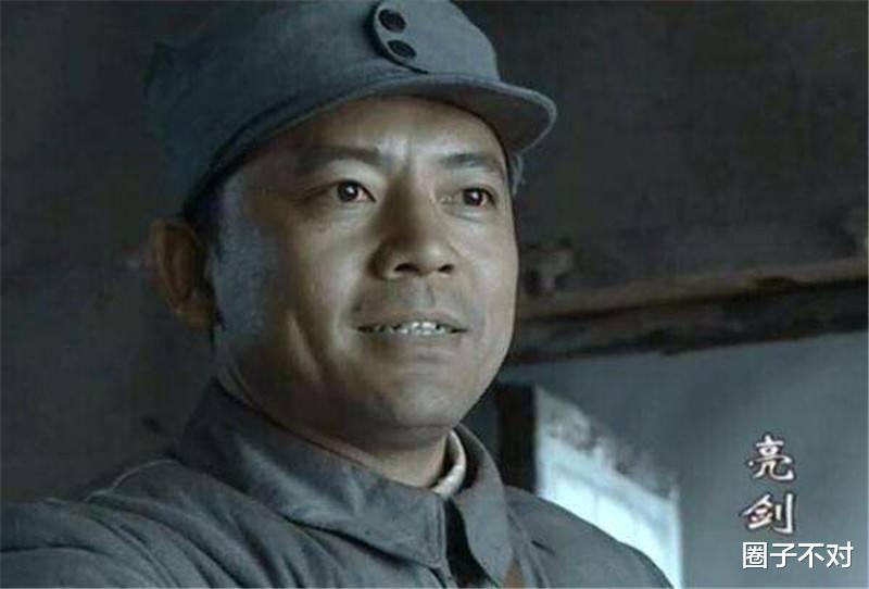 巩俐|何政军:拒绝巩俐娶初恋,因父亲演《亮剑》,爆红后却禁锢了事业