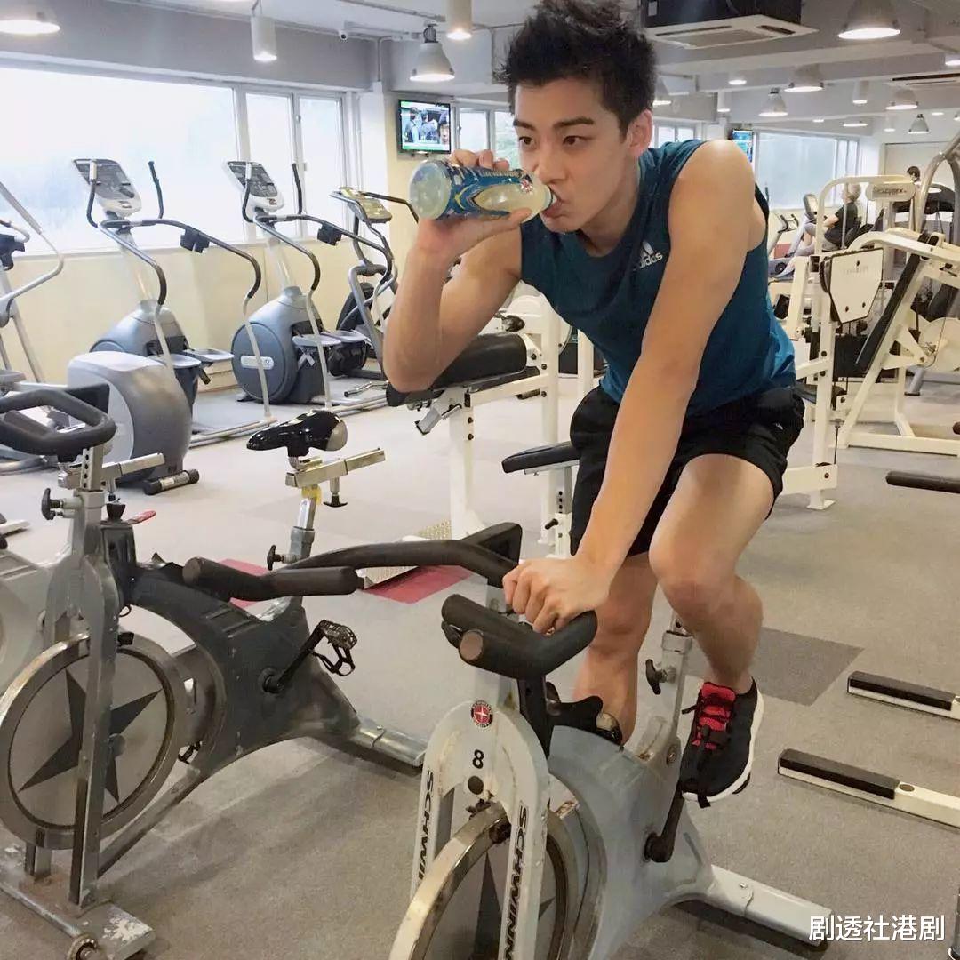 TVB|TVB前力捧小生曝曾因多意见惹监制不满，上对手台不怕得罪旧东家