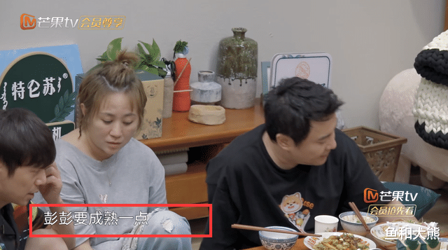 何炅|何炅评价《向往》兄妹，张子枫比张艺兴成熟，彭昱畅被调侃是野狗