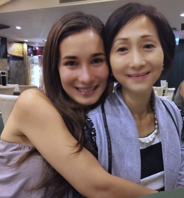 卢靖姗|卢靖姗带女儿秋游,生娃两个月身材能打,孩子英文名致敬老爸韩庚