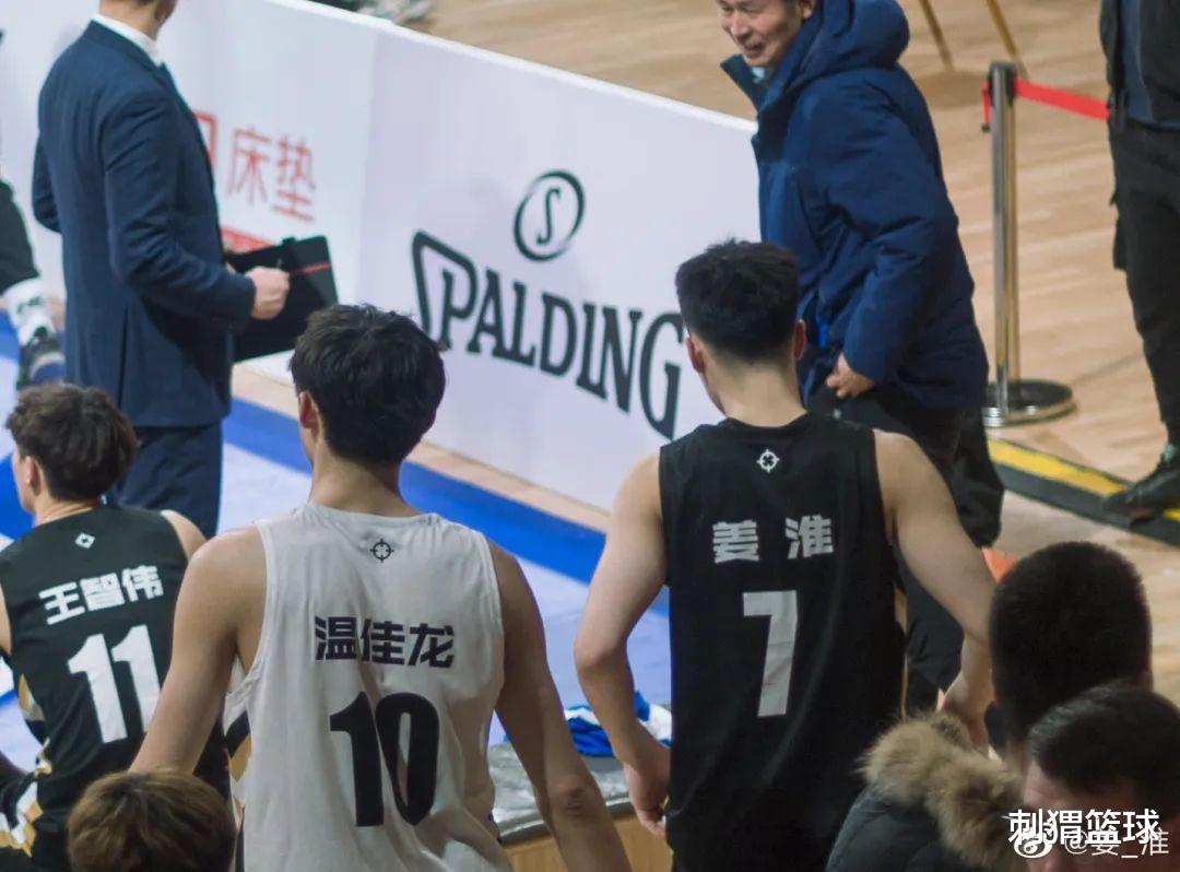 篮球|率队时隔19年重回全国赛！他和温佳龙7年的那些事…… ?