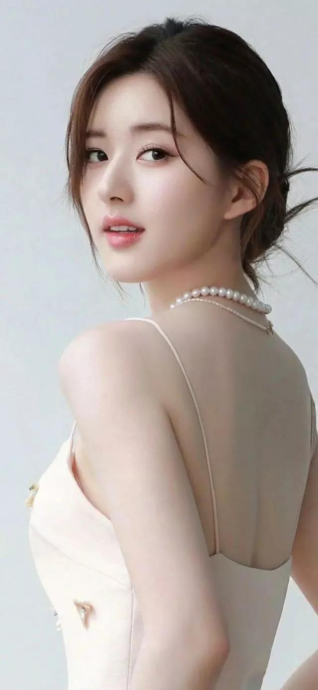 赵露思|赵露思长相太甜美了！不愧为“内娱甜妹”纯欲风满满，太美太惊艳