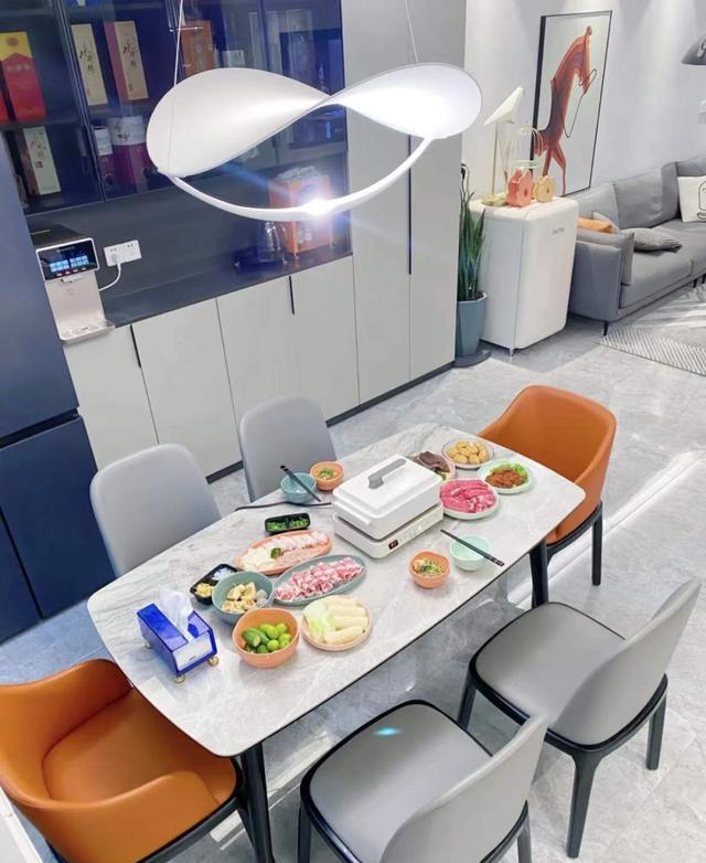 90后夫妇家的名场面,硬装“简单化”空间翻倍,实在太会布置了