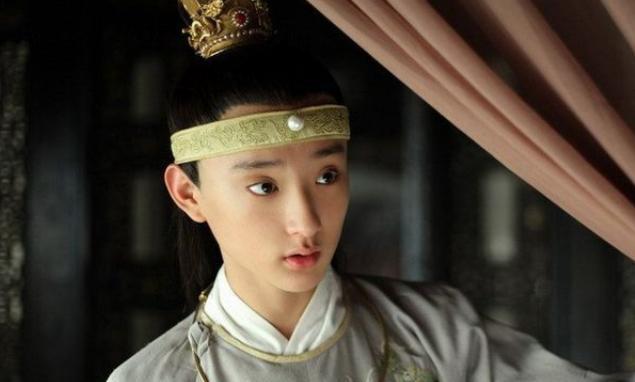 于小彤|娱圈巨婴于小彤，害金晨坠马让杨洋终身咳嗽，因女友歌单当街大怒