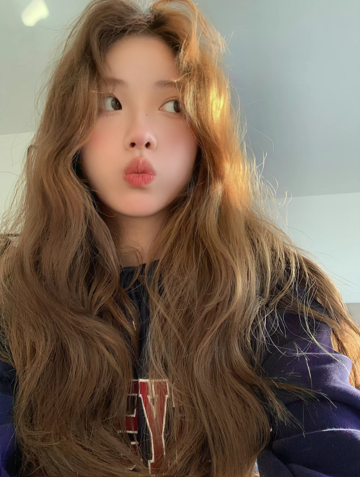 流行 年底别再染黄头发了,俗气!2023年流行这3种“时尚色”,真洋气