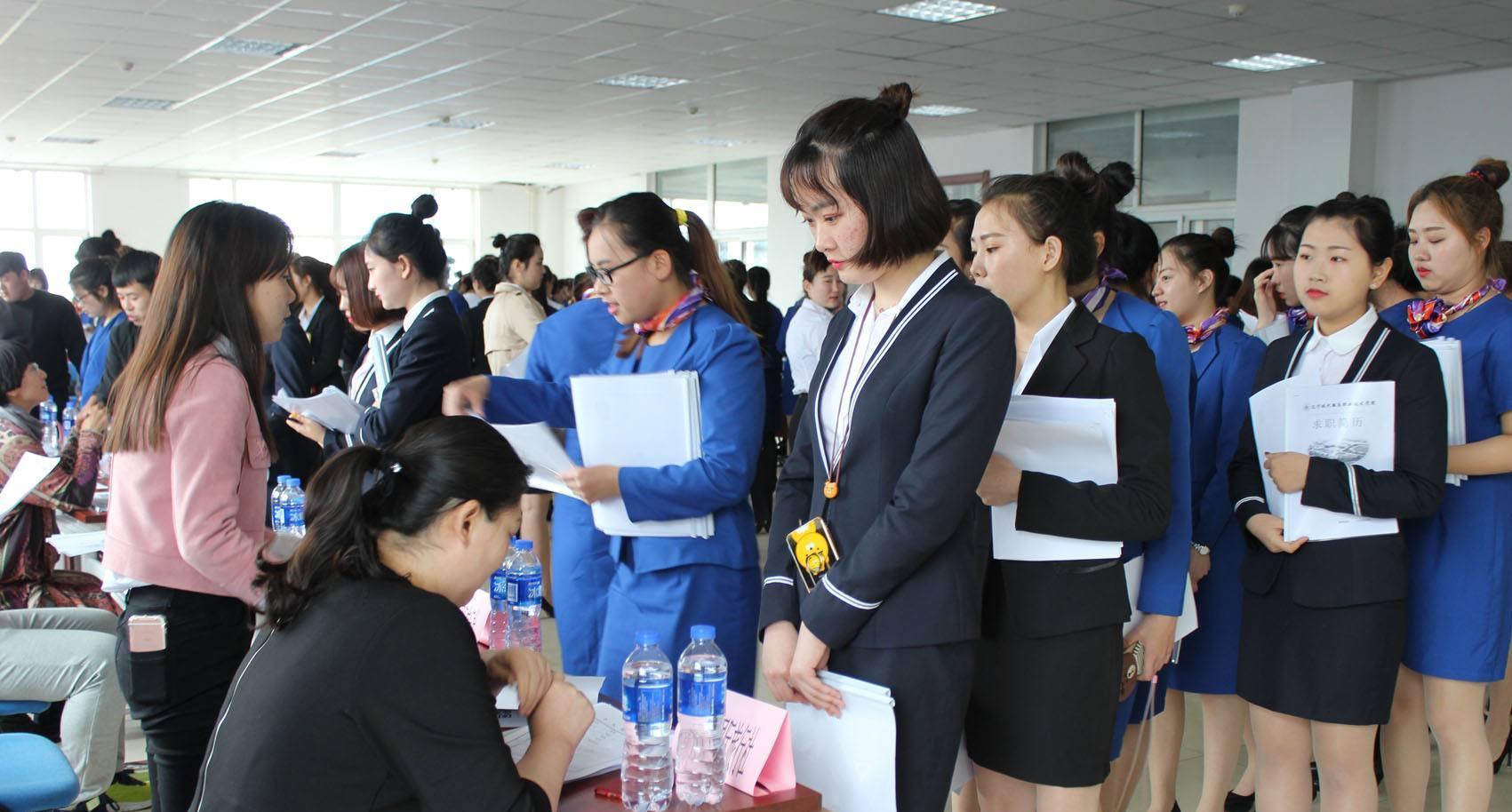 招聘|教师行业招聘门槛提高，学历成“关键”，普通师范生或将不吃香了