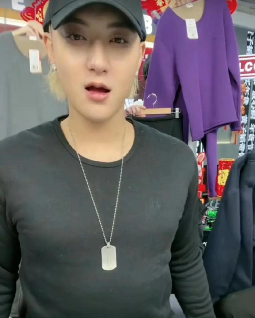 余景天|24小时6个瓜,余景天陷入接机风波,黄子韬直播间传女保士保暖衣