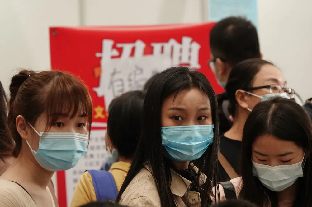 护士|98年女大学生入职“新兴行业”,月收入1.5万,护士看了羡慕不已