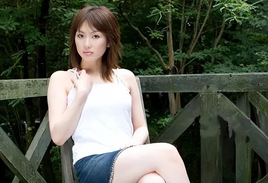 天上人间四大花魁之首梁海玲,五官精致身材火辣,为何惨死家中?