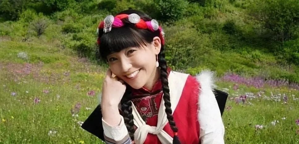 金莎|“可爱教主”金莎，与胡歌搭戏而爆红，如今大方回应38岁没人要