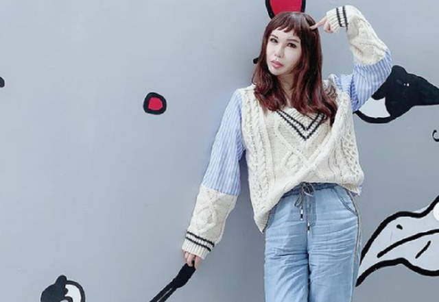 利菁|59岁女星与小14岁老公秀恩爱,同拍照片太甜蜜,靠带货挣钱超惬意