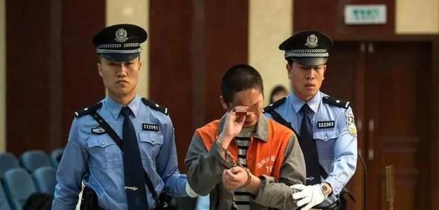 案例:23岁女幼师与50岁男保安“赌场情缘”惹风波