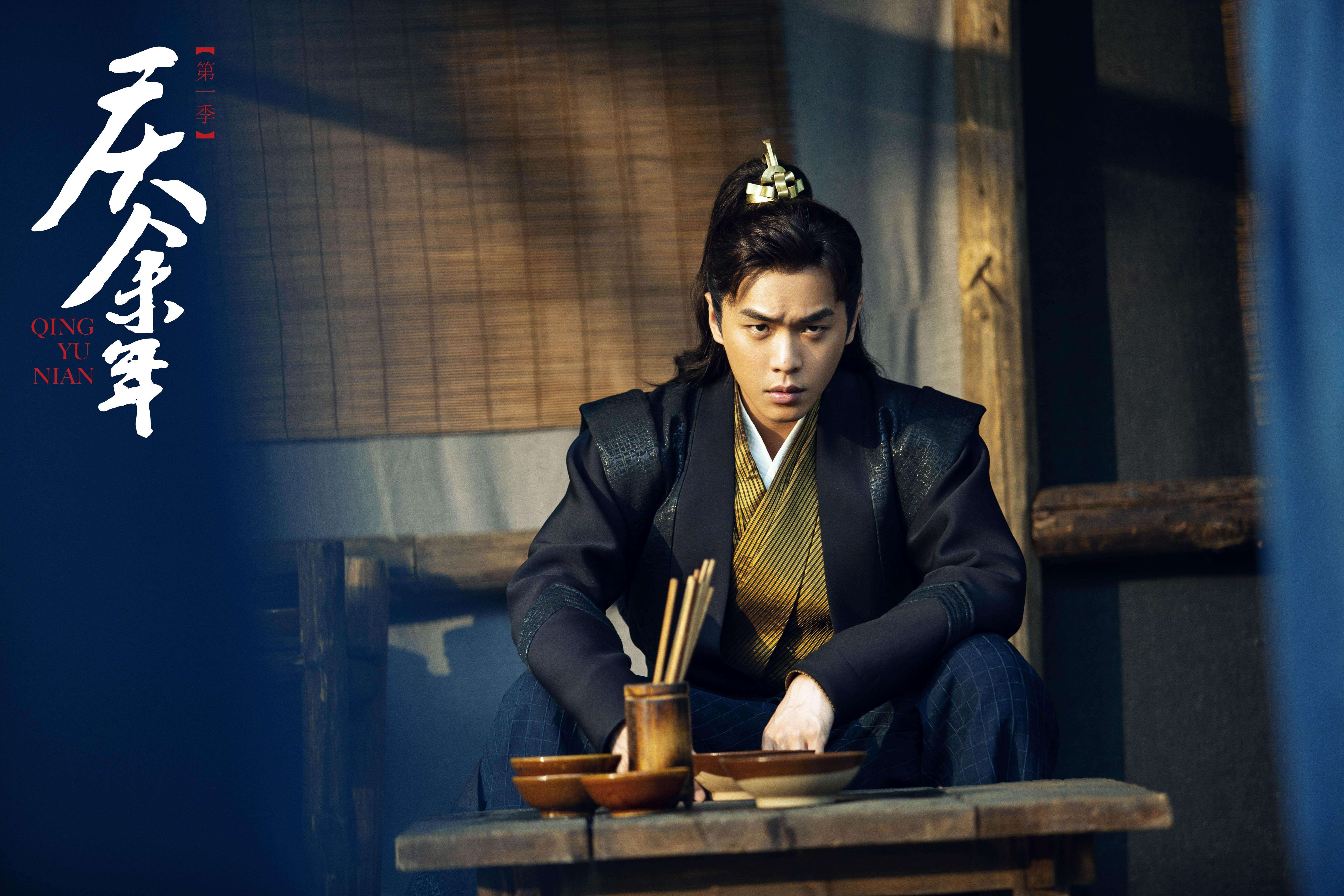 张若昀 张若昀为进组庆余年2减肥过度，出演李大为时，双腿撑不起直筒裤