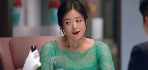 明星|10位穿紧身裙的女明星：郝蕾小肚子抢镜，关晓彤挤出赘肉