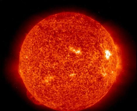 太阳表面温度5500度,地球都能晒热,为何日地间的太空是冰冷的?