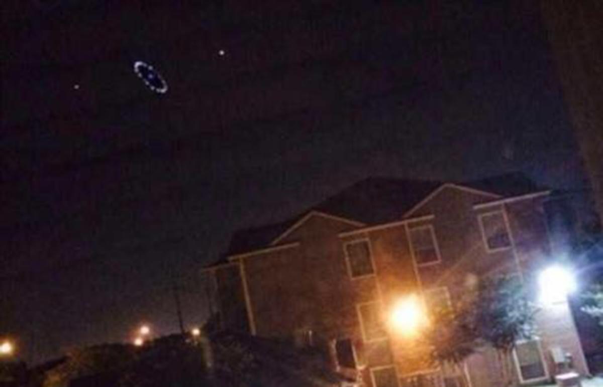 史上最清晰UFO照片易主?2014年,休斯顿市雨夜百人目睹UFO事件