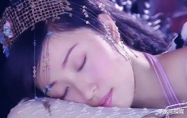 景甜|同样头顶“网兜”,贾静雯经典、邓萃雯毁形象,刘诗诗景甜太累赘