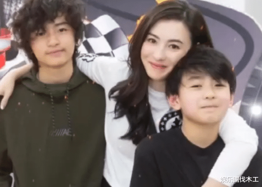 张柏芝|又怀4胎了？张柏芝两次被拍小腹隆起，本人更视频透露明年有孩子