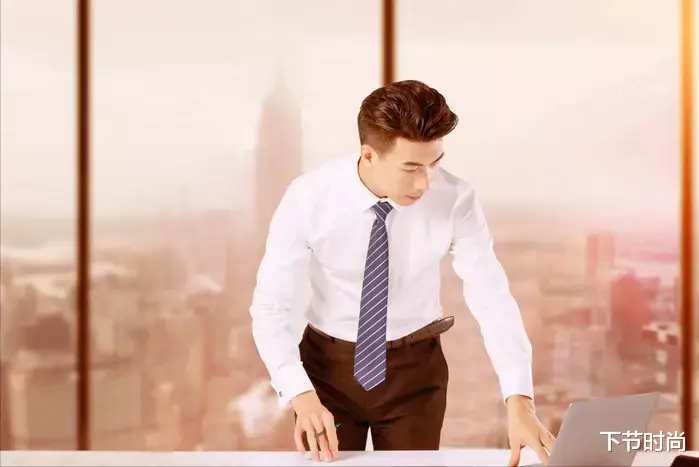 西装|40岁了每个月还在拿7500的工资，还有必要干下去吗？