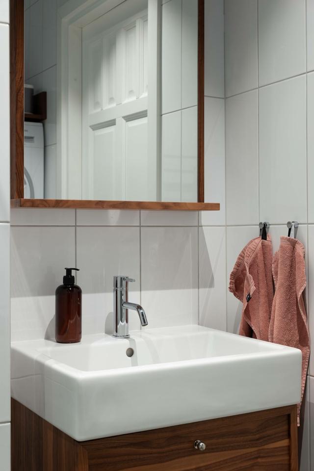 地板好看成功一半,67平原木+浅绿北欧风住宅,橡木地板气质出众