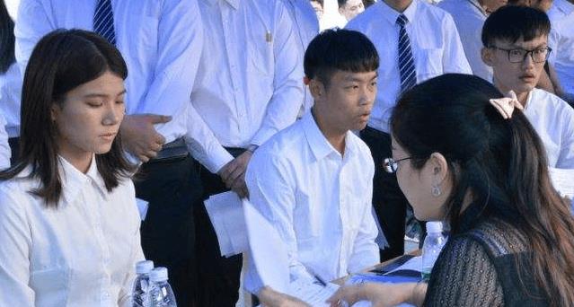 招聘|“铁路局”公开扩招,4类学生有望优先录取,有兴趣的学生别错过