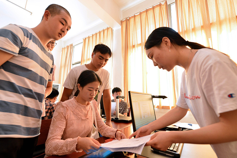 芝加哥|毕业多年才明白，能力强的人当不成领导，往往不是因为“潜规则”
