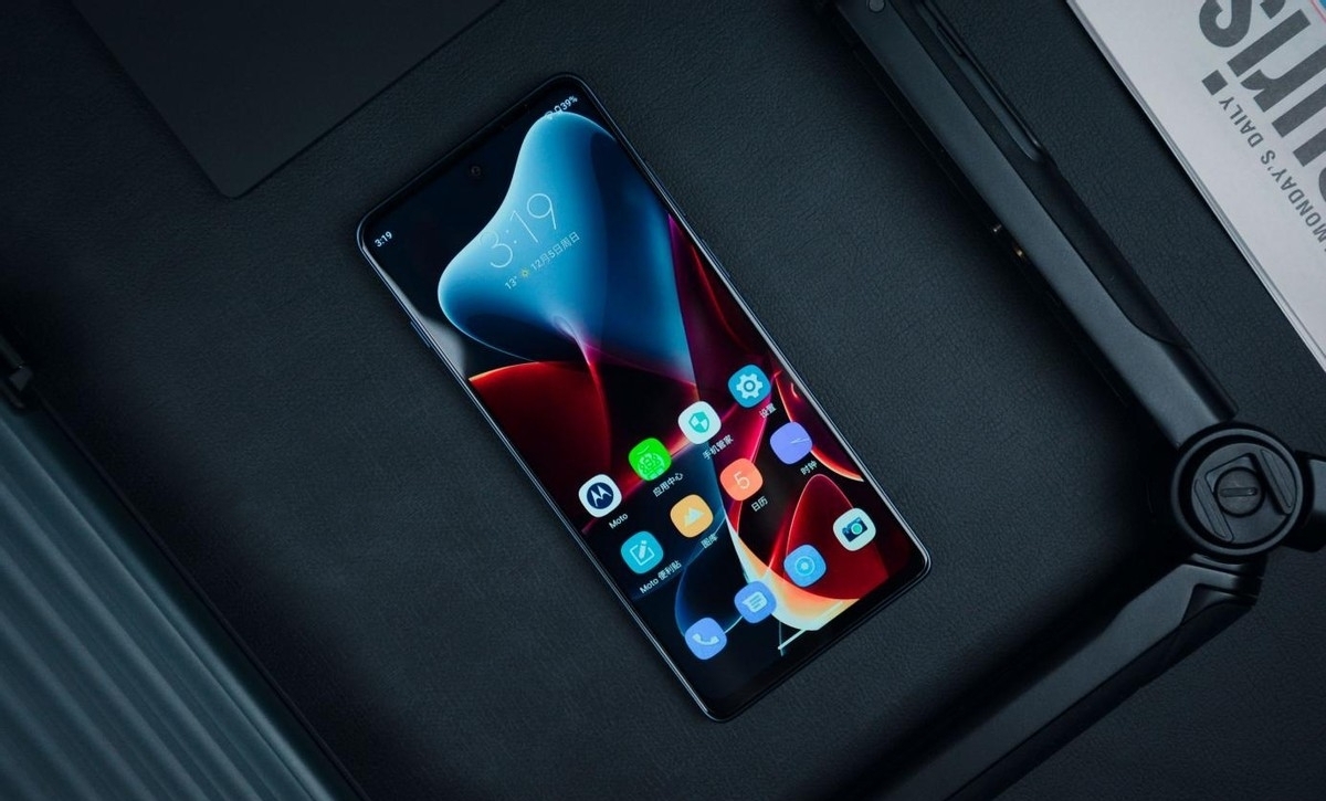 摩托罗拉|12+512GB大存储，卖2499元供不应求，联想高管致歉