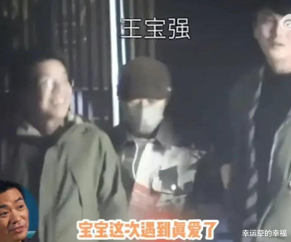 |马蓉现身机场与粉丝互动，王宝强深夜会友，两人的境遇已大不相同