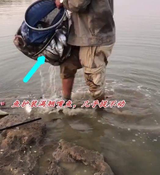 |实拍长江钓鱼人:密集如蚁群,有人开心爆钓,有人担忧越越钓越少