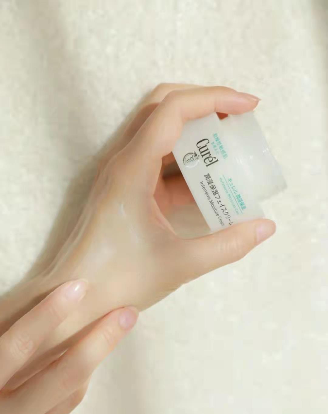 蔡慧康 热门面霜深度解析:SK2小贵,适乐肤越来越受欢迎