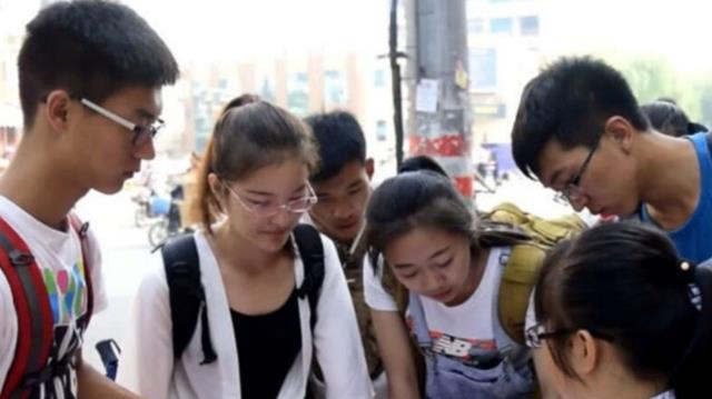 退休金|山东25岁男子211毕业不找工作,还嫌饭菜差,5000退休金不够花?