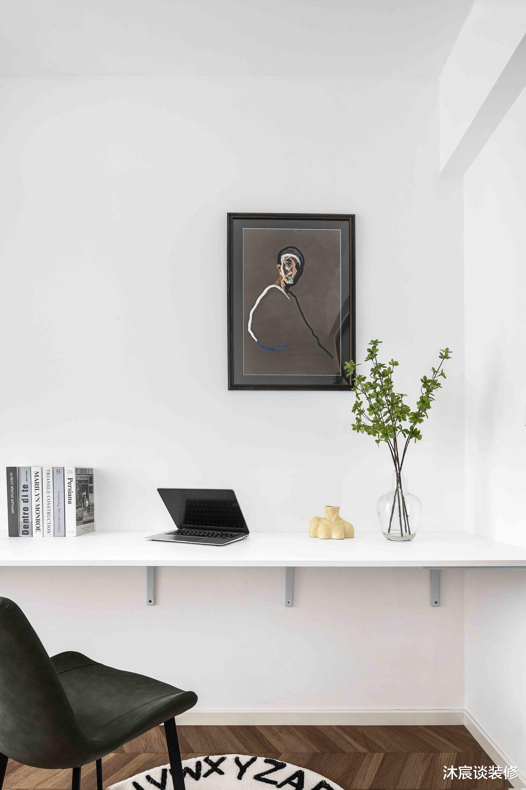 这对95后有远见，用单纯的白墙与温暖的木地板，轻松打造清爽的家