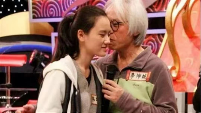 林靖恩|9年过去，因“爷孙恋”走红的林靖恩，已失去纯真笑容，面容憔悴