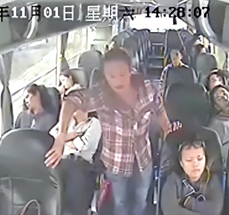 2014年,缙云神秘男子半道上车,对司机露出诡异笑容让人毛骨悚然