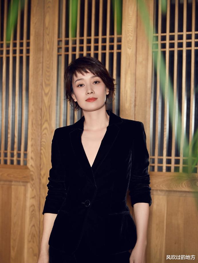 发型 女人上了年纪，最好别留这4种“显老发型”！其实这些更洋气好看