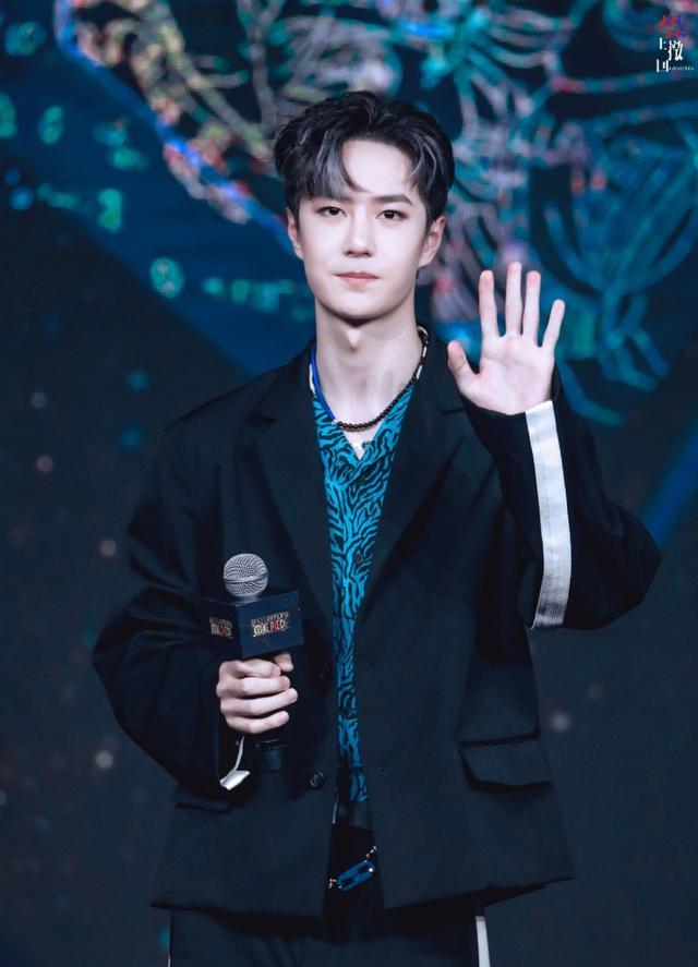 王一博|王一博又一代言到期，品牌发藏头诗告别，粉丝：感谢相遇！