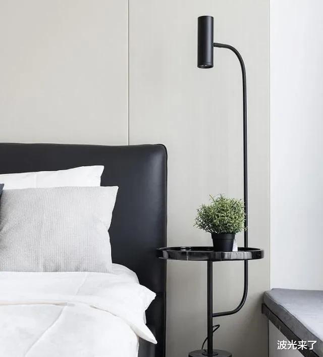 装修还买传统床头柜吗？早就过时了，现在年轻人都流行这样装