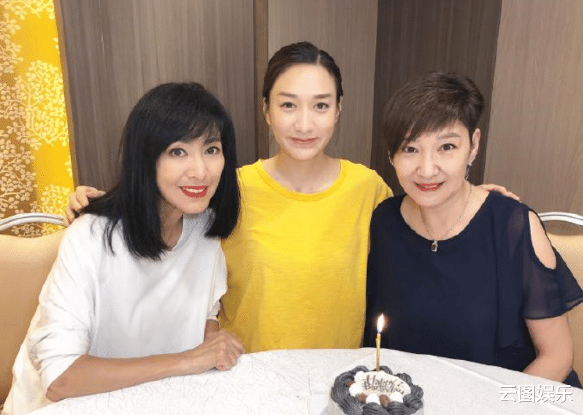 徐少强|徐少强女儿拍旅游节目,穿泳装大秀身材,突然下雨冷到头晕耳鸣