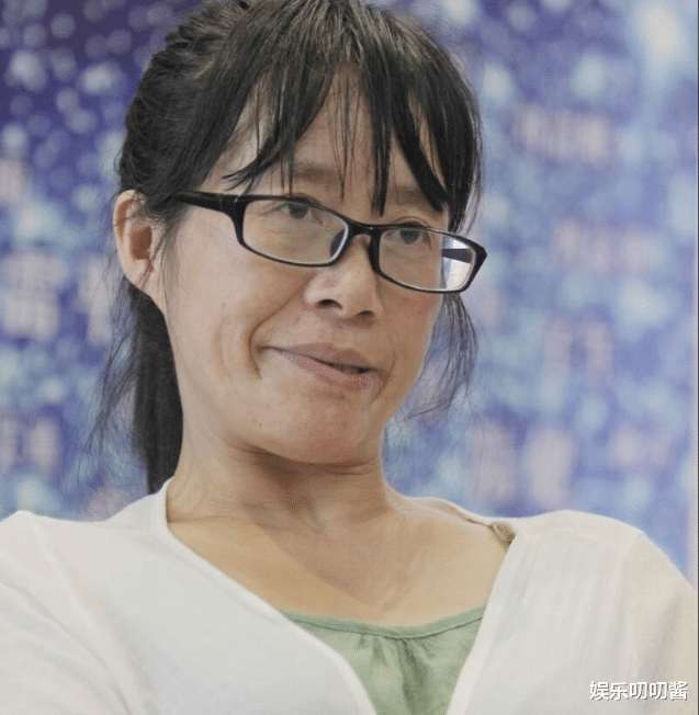 迪丽热巴|小杨自嘲人红是非多，后悔靠余秀华走捷径，置顶留言暗示会被抛弃